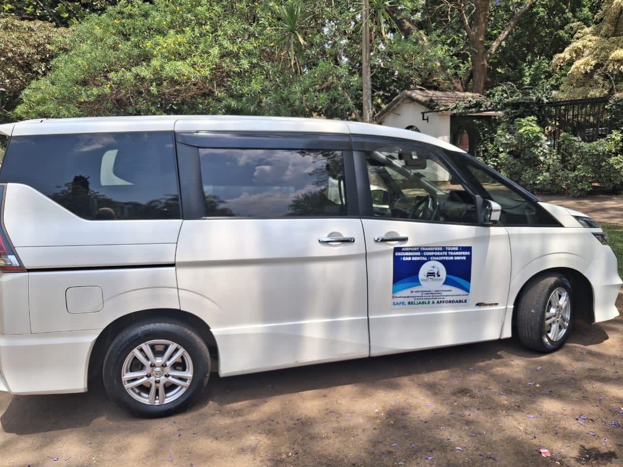 Nissan Serena Front View