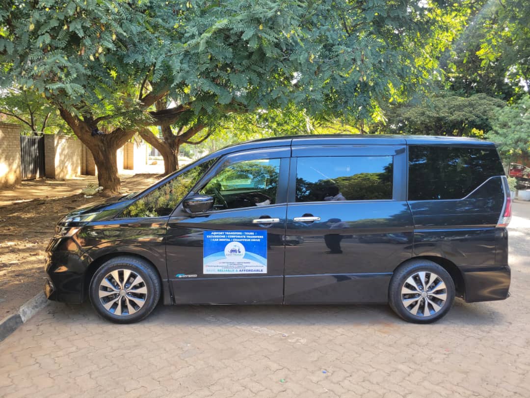 Nissan Serena Front View