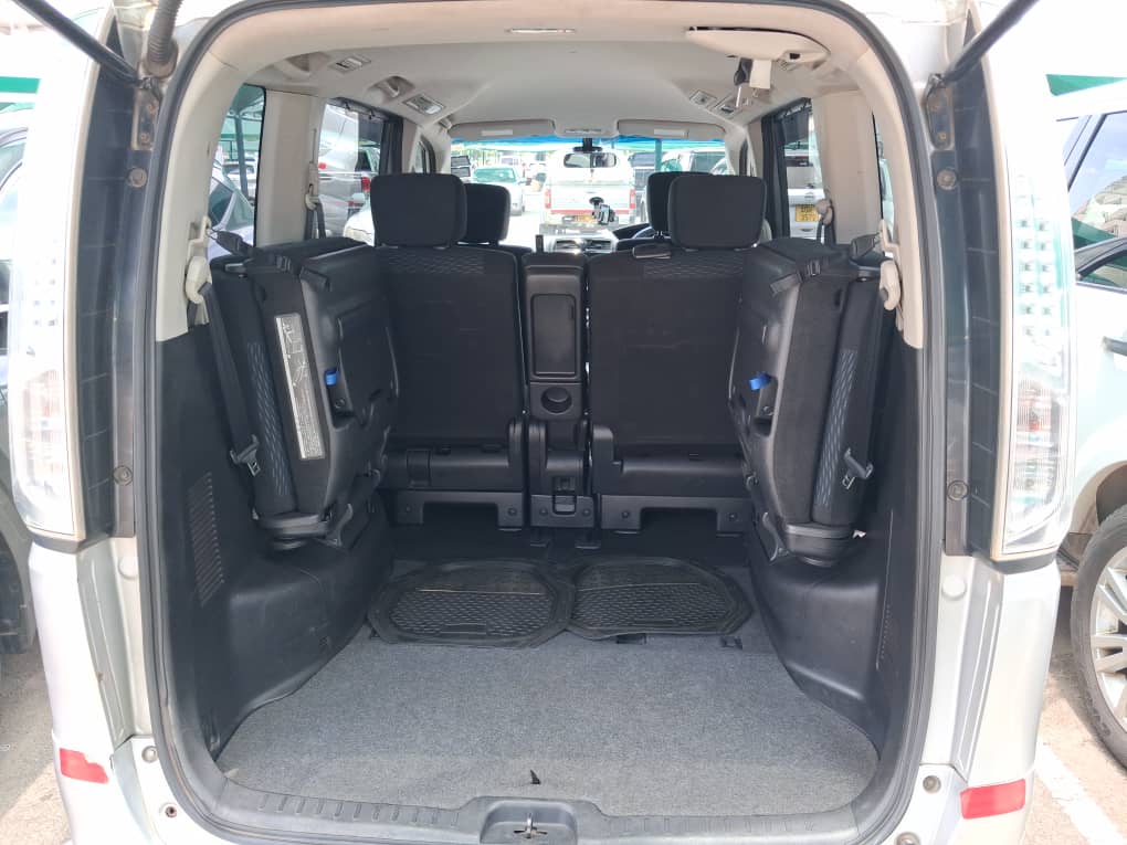 Nissan NV350 Rear View